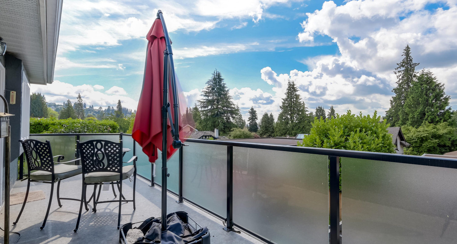 West Vancouver Stunning 5 Bdrm House with Ocean View