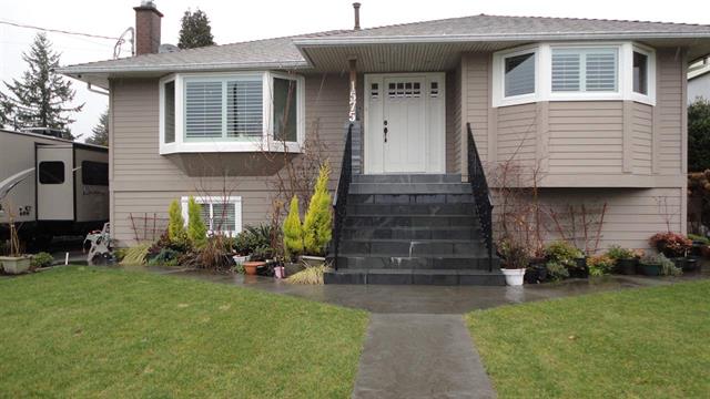 Lovely 5 bdrm House with Great Fraser River View