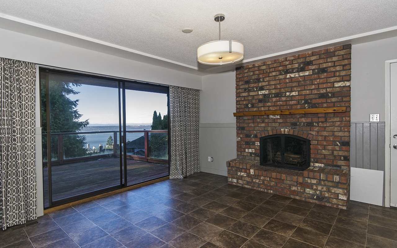 West Vancouverwell-maintained lovely 5br & 3ba Home with ocean view!