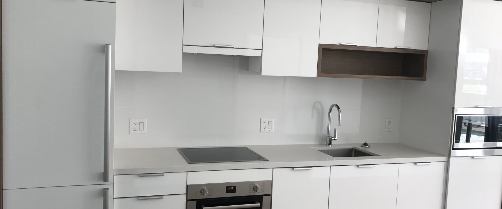 Vancouver Well-maintained Luxurious 2br 2ba 1den Condo For rent!