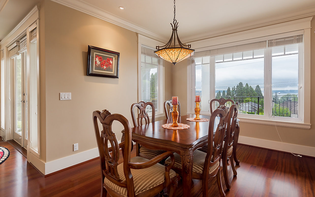 Stunning West Vancouver 6bdrm Luxurious House at Central Location