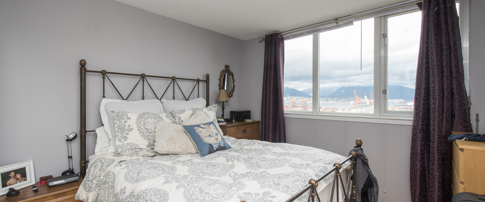 Vancouver 22nd Floor fabulous Water Mountain City view Condo! Don’t miss out!