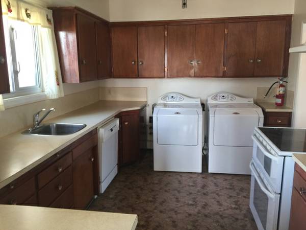 3 bedroom Apartment for rent in Dundarave