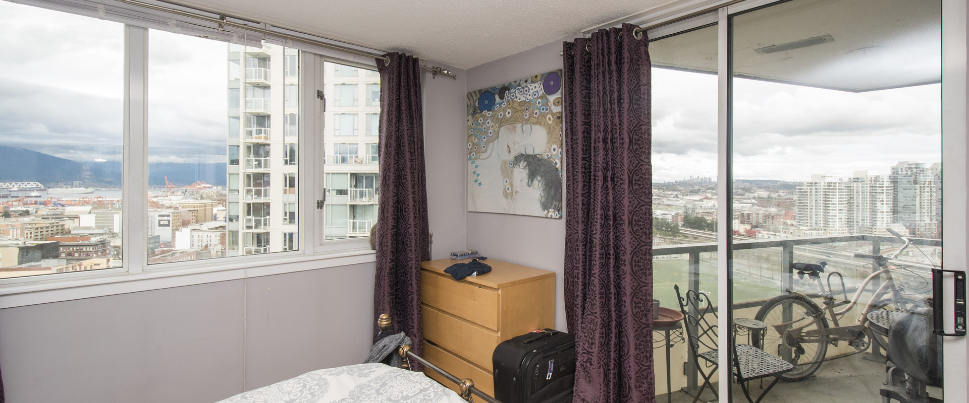 Vancouver 22nd Floor fabulous Water Mountain City view Condo! Don’t miss out!