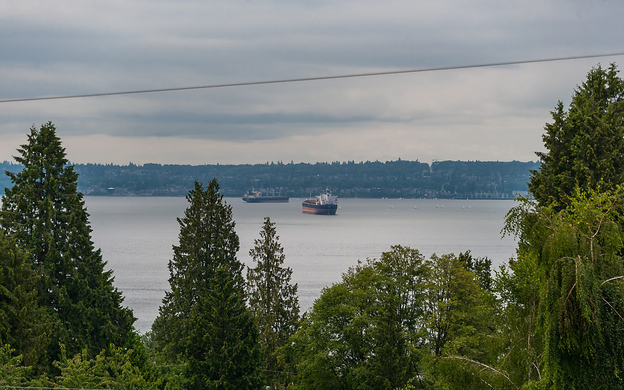 Stunning West Vancouver 6bdrm Luxurious House at Central Location