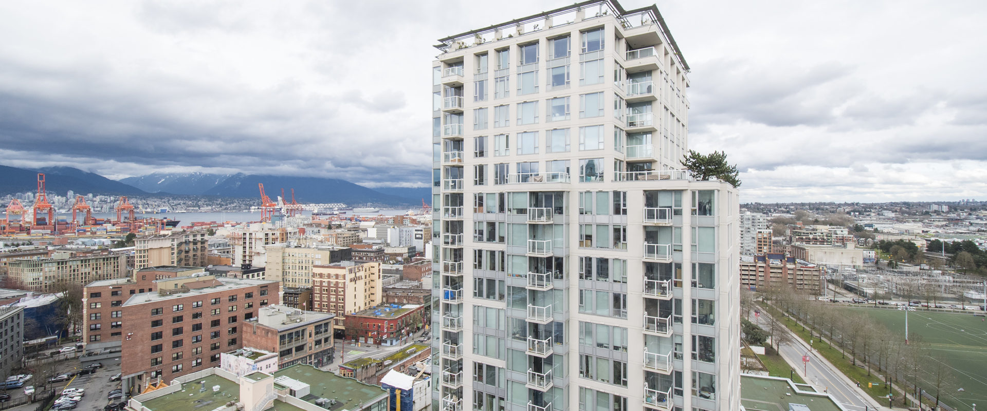 Vancouver 22nd Floor fabulous Water Mountain City view Condo! Don’t miss out!