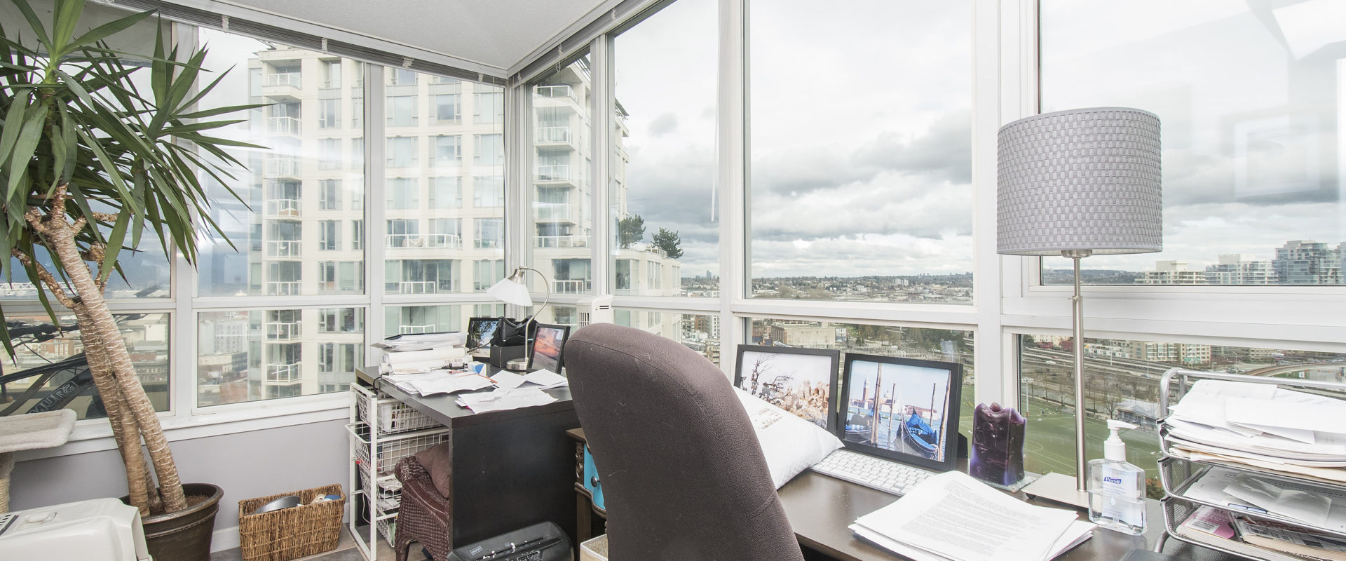 Vancouver 22nd Floor fabulous Water Mountain City view Condo! Don’t miss out!