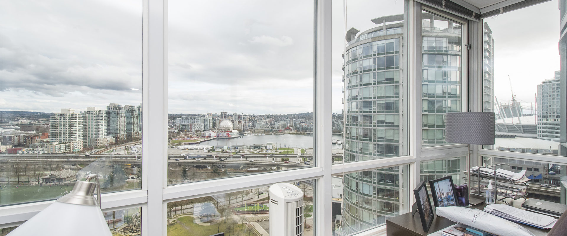 Vancouver 22nd Floor fabulous Water Mountain City view Condo! Don’t miss out!