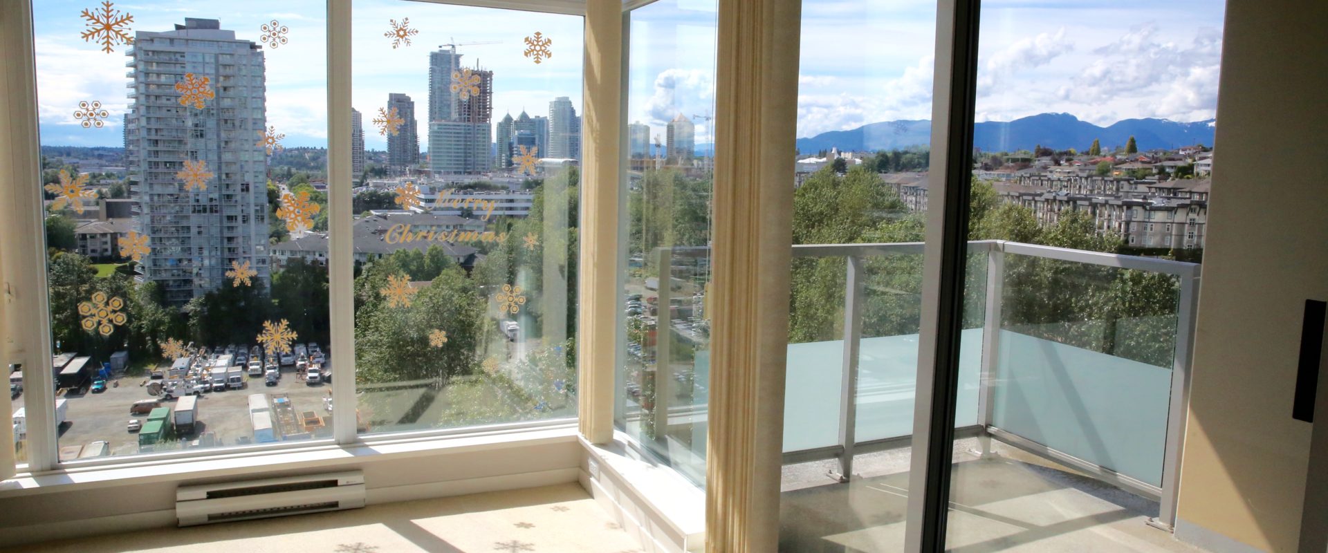 Brentwood Luxurious 1 Bdrm Plus 1 Den Condo with Great View