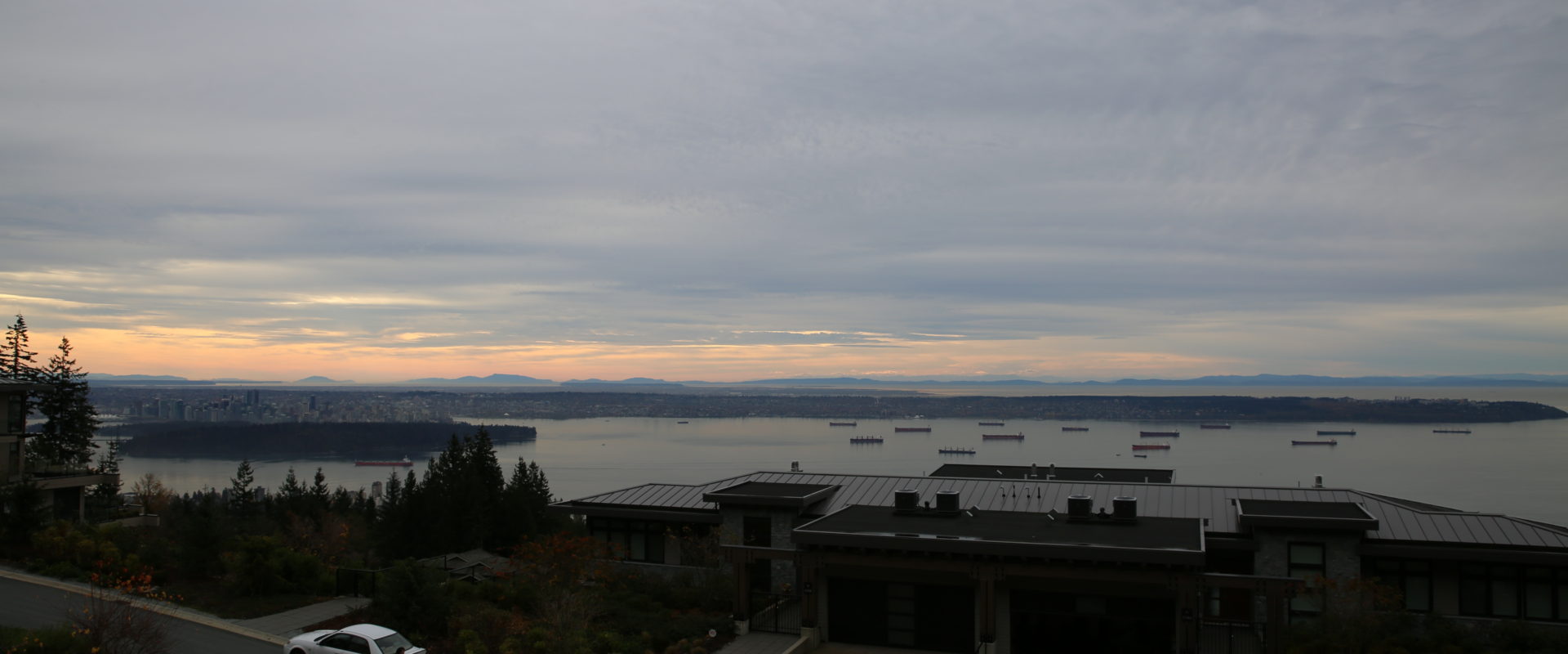 West Vancouver Luxurious 5bdrm Home with City and Ocean Views