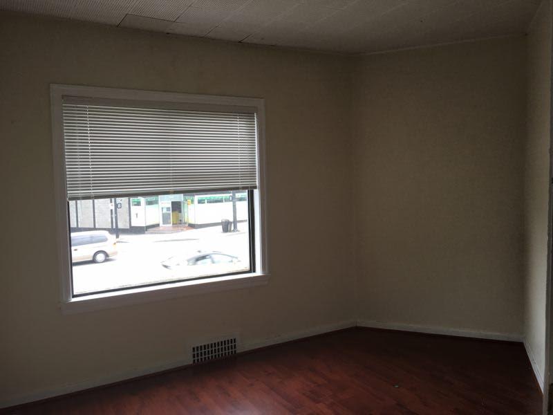 OFFICE-Great Corner Unit Located at Busy Kingsway