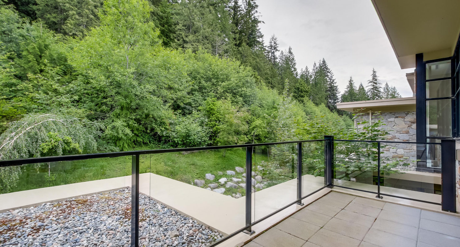 Luxurious West Vancouver Penthouse with Incredible Ocean View