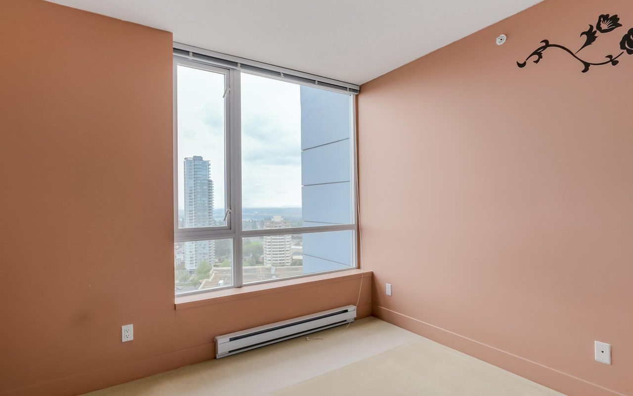 Metrotown 2 bdrm 2 Bath high-rise Condo with 270° Panoramic Views of Mountains, Lake and City