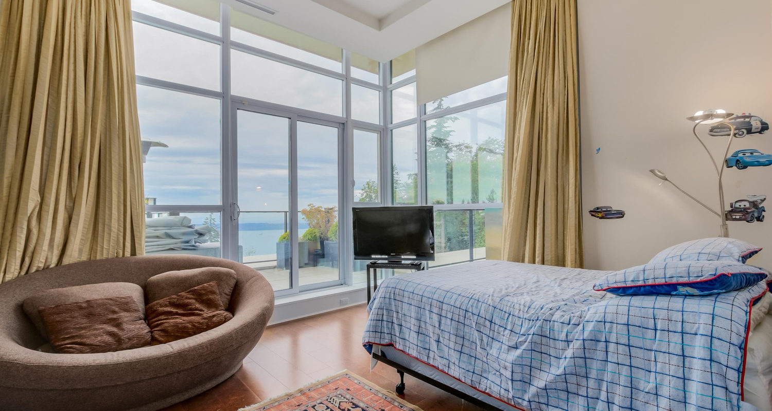 Luxurious West Vancouver Penthouse with Incredible Ocean View