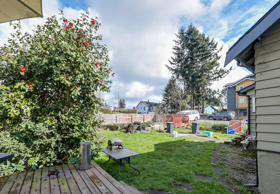 Beautiful Large yard Single House in Coquitlam (Near Lougheed Hwy)