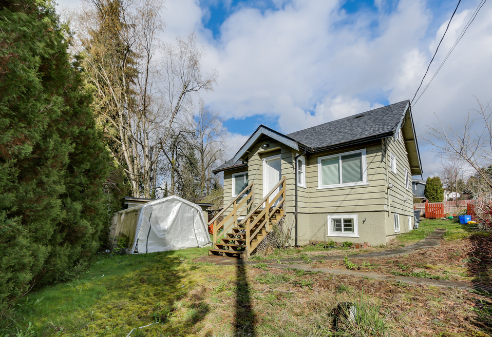 Beautiful Large yard Single House in Coquitlam (Near Lougheed Hwy)