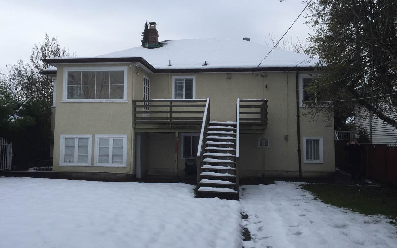 Very Convenient Location! Vancouver West Well Maintained Corner home