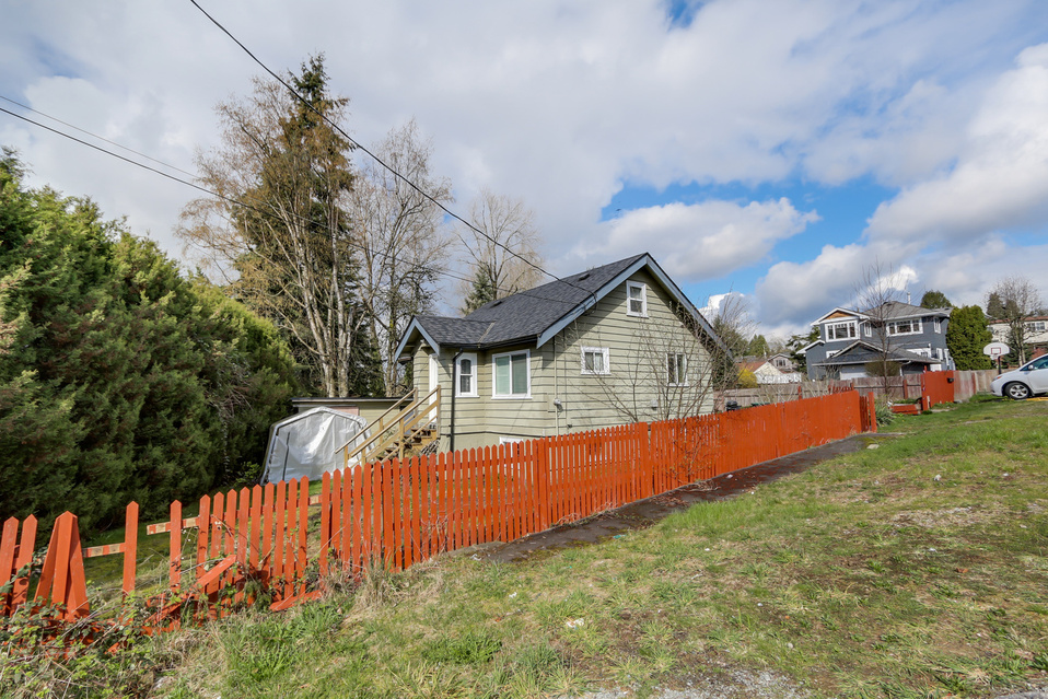 Beautiful Large yard Single House in Coquitlam (Near Lougheed Hwy)