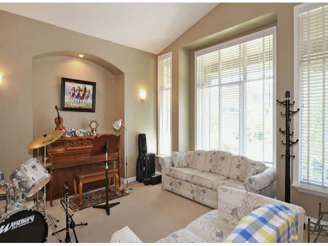 Gorgeous 2-Storey Home with Spacious Basement in Walnut Grove Neighborhood