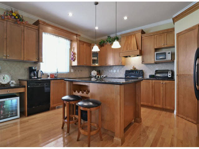 Gorgeous 2-Storey Home with Spacious Basement in Walnut Grove Neighborhood