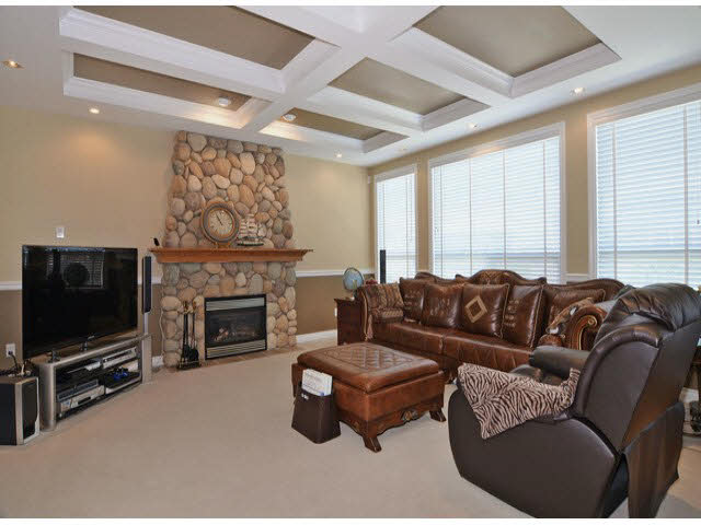 Gorgeous 2-Storey Home with Spacious Basement in Walnut Grove Neighborhood