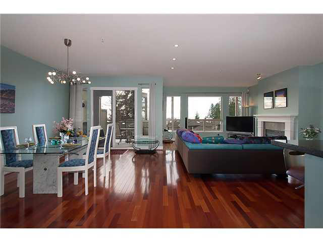 City & Ocean Views 2 bdrm plus den Home in West Vancouver