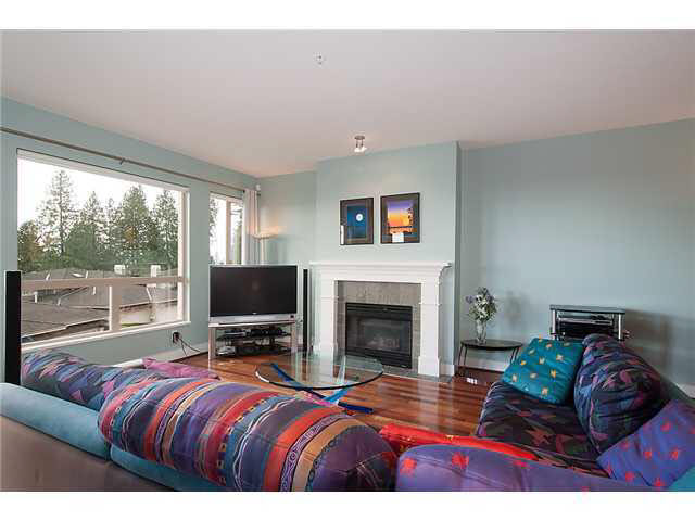 City & Ocean Views 2 bdrm plus den Home in West Vancouver