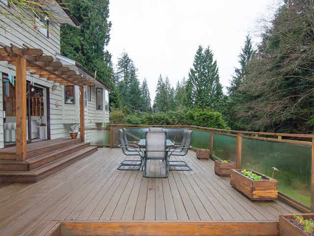 Fantastic 4 bdrm with large deck Family House (West Vancouver)