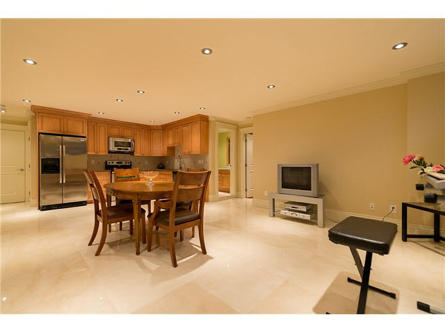 North Vancouver 4br 1den 5ba bright south facing w/ Ocean&City Views!