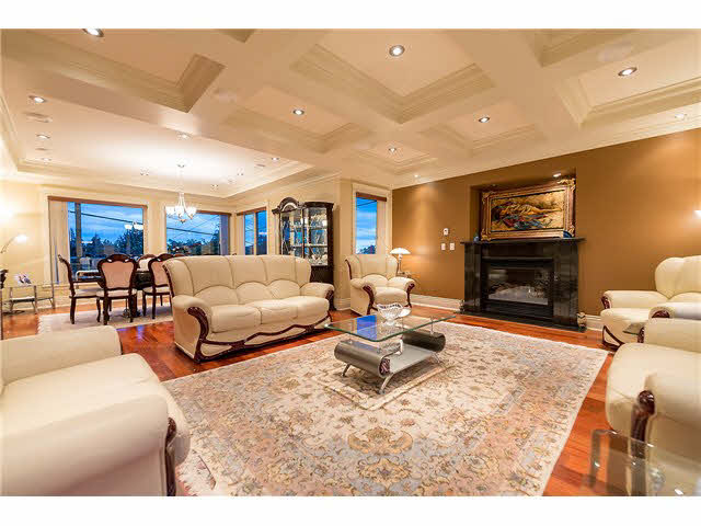 North Vancouver 4br 1den 5ba bright south facing w/ Ocean&City Views!