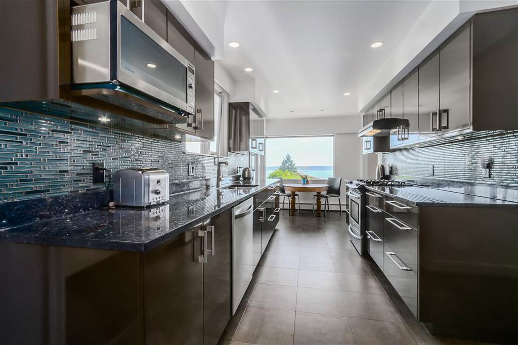 180 degree OCEAN VIEWS House in Westmount (West Vancouver)