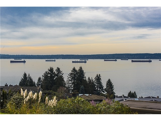 180 degree OCEAN VIEWS House in Westmount (West Vancouver)