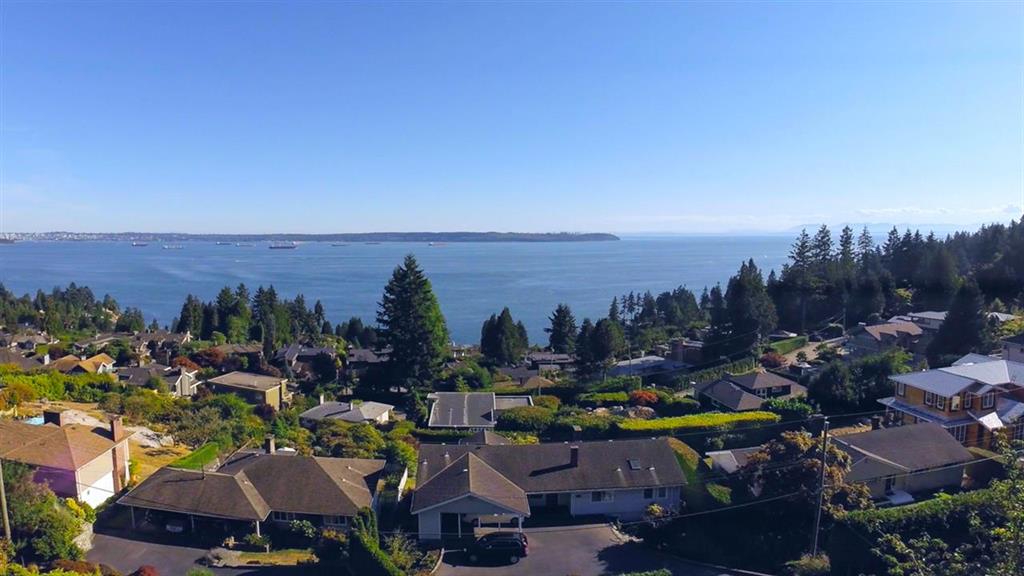 180 degree OCEAN VIEWS House in Westmount (West Vancouver)