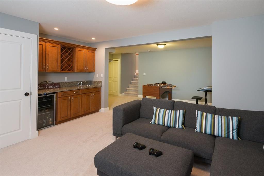 North Vancouver Perfect location 2 bdrm basement suites