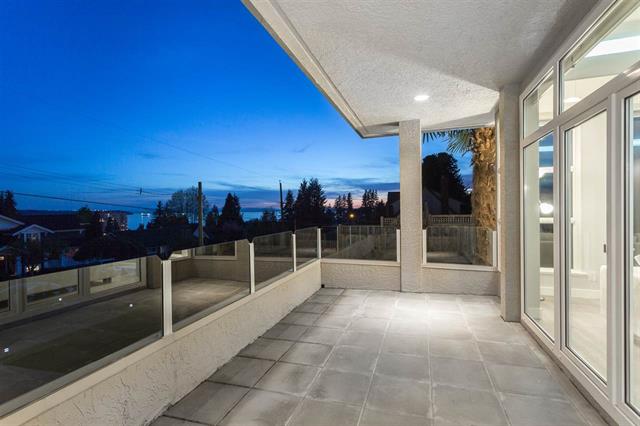 West Vancouver Luxurious Home with great Ocean View!