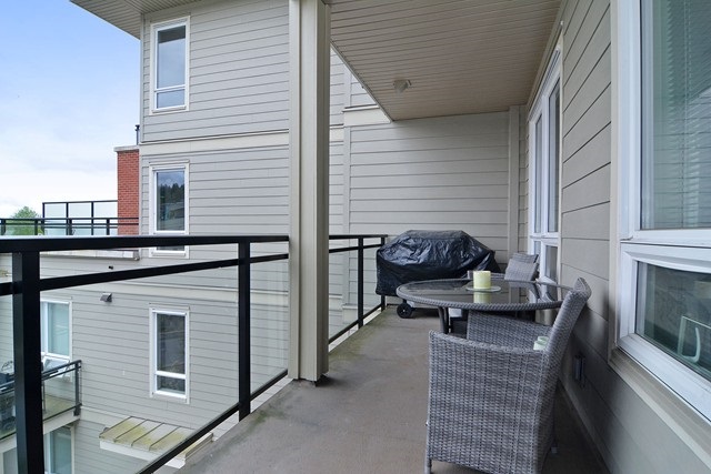 Bright Langley 2 bdrm Condo with Central Location