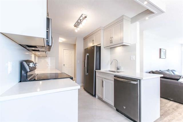 Fully Renovated 2bdrm Condo in Brentwood Area