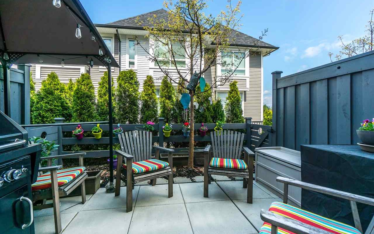 Langley Willoughby Heights Modern bright 3 bdrm 3 bath townhome