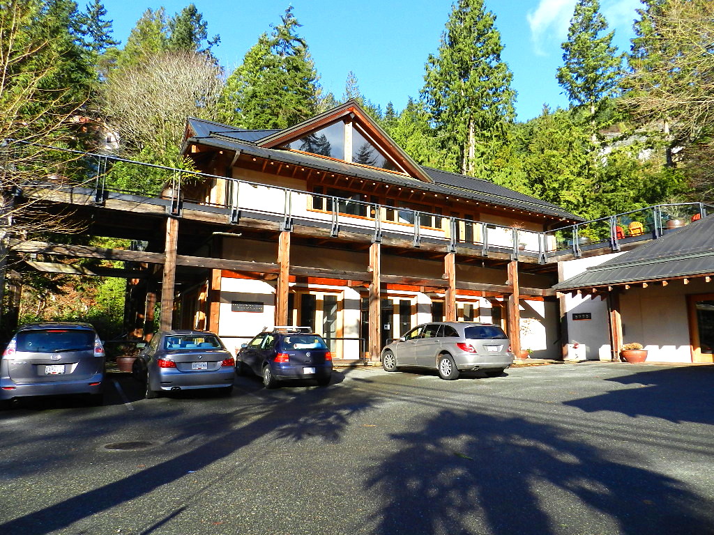 Great View Office/Retail Space on Marine Dr West Vancouver Near Thunderbird Marina