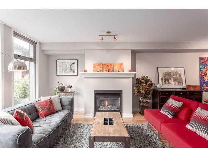 KITSILANO 2 bedroom 3 bathroom 2 level townhome for rent! (Kitsilano)