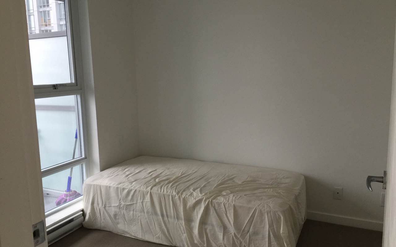 Downtown 1 Bed 1 Den Condo for Rent