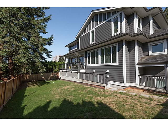 Coquitlam 622 AUSTIN AV