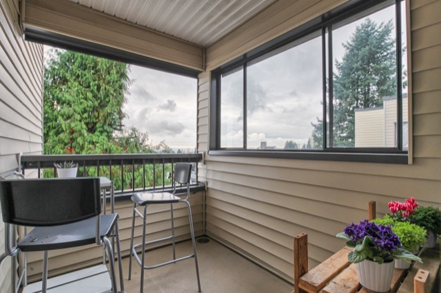 Central Coquitlam great location 2br 1ba condo for rent!