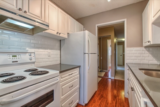 Central Coquitlam great location 2br 1ba condo for rent!