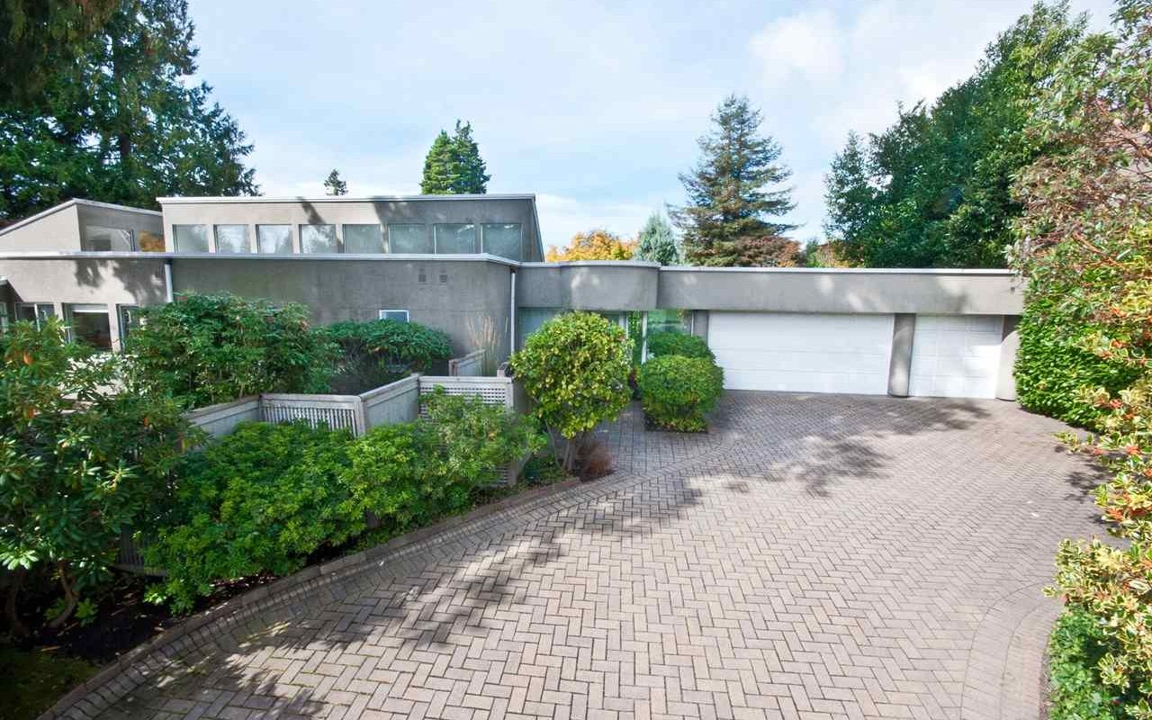 West Vancouver Amazing Skylights house with mature gardens for rent!