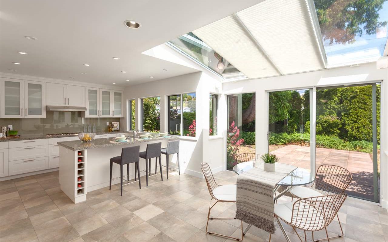 West Vancouver Amazing Skylights house with mature gardens for rent!