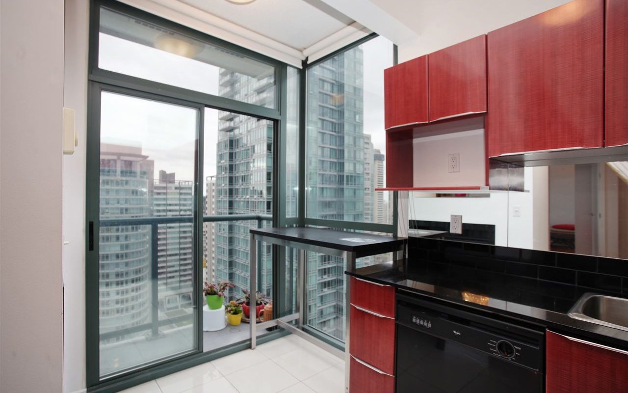 Vancouver Coal Harbour amazing location 2br 2ba condo for rent!