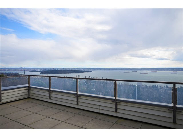 West Vancouver spectacular Ocean City View condo with 2 parking 2 storage！