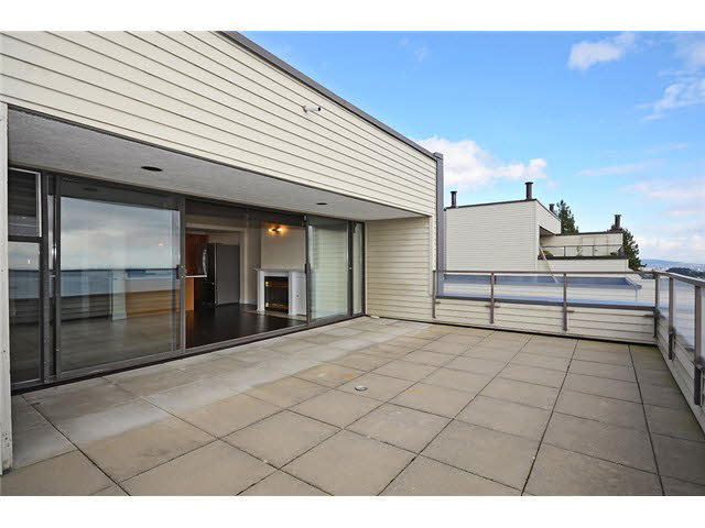 West Vancouver spectacular Ocean City View condo with 2 parking 2 storage！