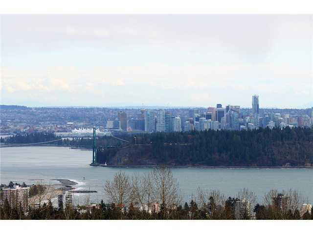 West Vancouver spectacular Ocean City View condo with 2 parking 2 storage！